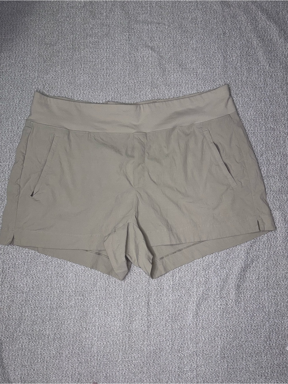 Athleta Trekkie North khaki tan hiking shorts quick dry stretch pull on size 20